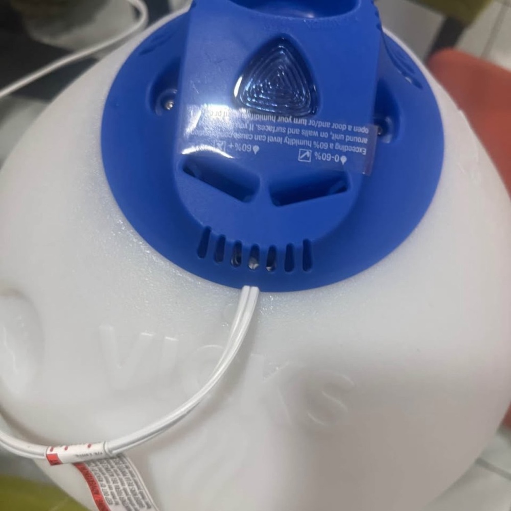 Vicks Blue and White Humidifier